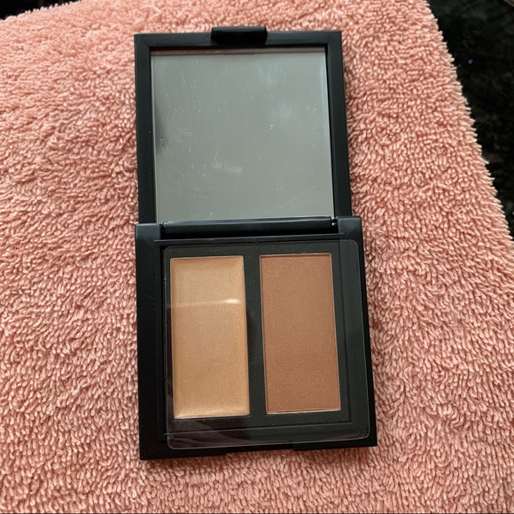 BORGHESE RADIANCE Natural Finish Creme Highlighter And Bronzer Powder Duo - Picture 1 of 7